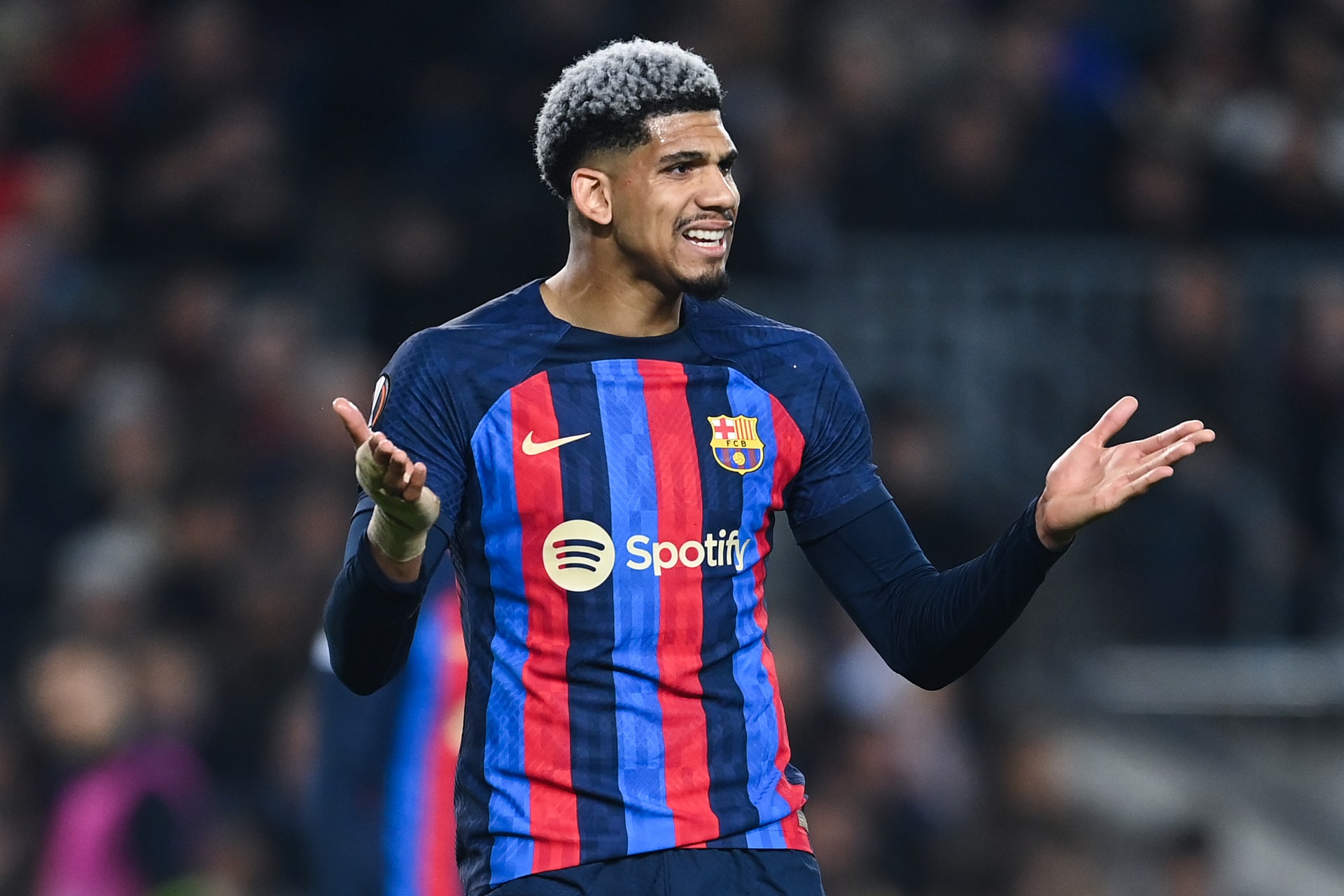 برشلونة يكشف عن قائمته لمباراة دورتموند في دوري الأبطال.. عودة أراوخو بعد غياب طويل