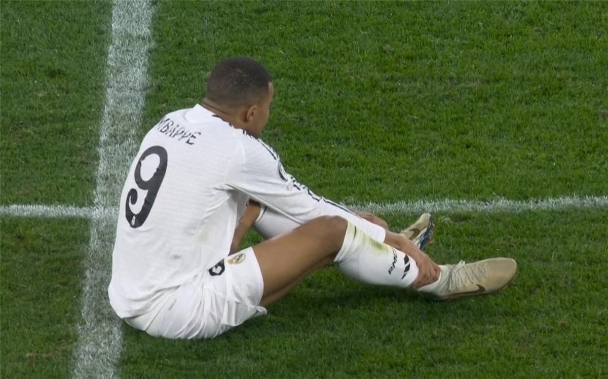 أنشيلوتي يعلق على إصابة مبابي ويشيد بفوز ريال مدريد الصعب أمام أتالانتا مبابي