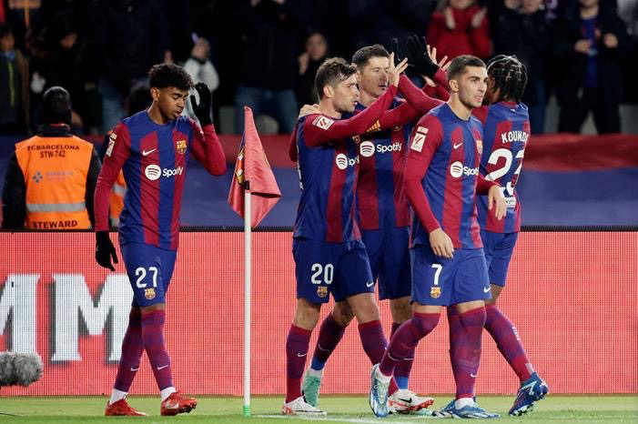 برشلونة يحسم موقفه من سوق الانتقالات الشتوية 2024 ويكشف عن استراتيجيته المقبلة برشلونة