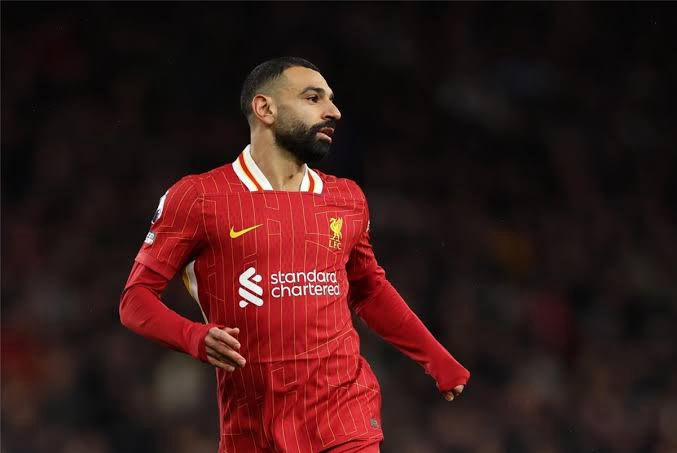 حلم الكرة الذهبية يدفع محمد صلاح لتحديد مستقبله مع ليفربول في 2025 صلاح