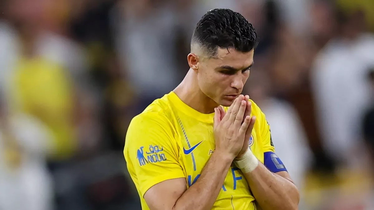 مفاجأة في تجديد عقد كريستيانو رونالدو مع النصر: البديل المنتظر يُثير الجدل في الصحافة العالمية رونالدو