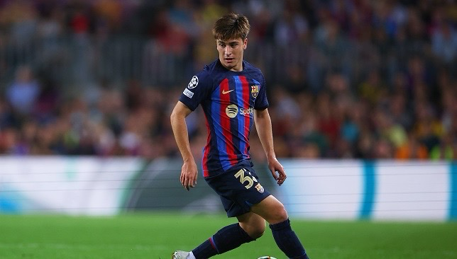 برشلونة يقرر الإبقاء على بابلو توري وعدم السماح برحيله في يناير 2025 برشلونة