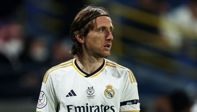 لوكا مودريتش يثبت جدارته مع ريال مدريد: أرقام مبهرة وأداء يتحدى الزمن ريال مدريد