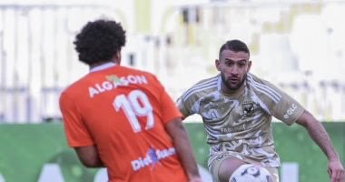 الأهلي يعجز عن الفوز أمام فاركو ويكتفي بالتعادل الرابع في الدوري.. دفاعه المهزوز يقوض طموحاته في الحفاظ على الصدارة الأهلي