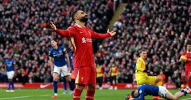 “استبعاد محمد صلاح من قائمة ليفربول لمباراة أيندهوفن في دوري الأبطال وسط أنباء عن رفضه عرض الهلال” صلاح