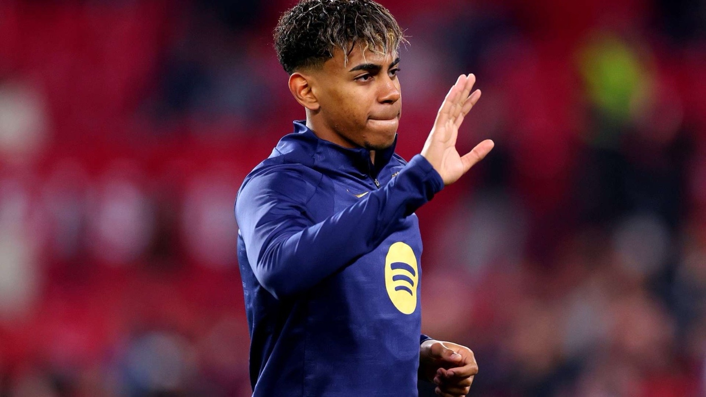 لامين يامال يُثير الجدل والتوقعات في برشلونة قبل مواجهة فاييكانو: بين إصابة طفيفة وطموحات كبرى لامين يامال