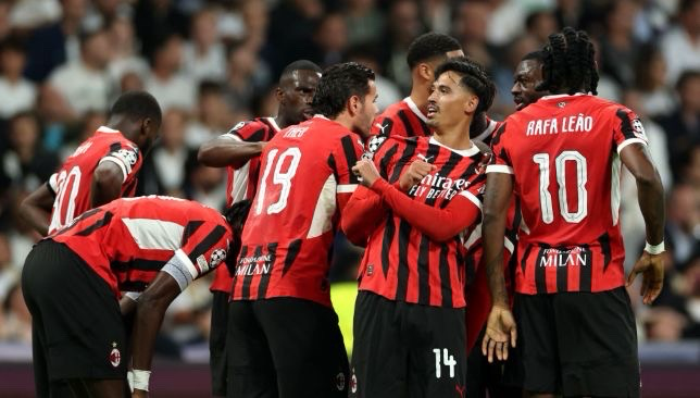 احتدام المشاعر في دوري الأبطال: نجم ميلان ينتقد قرار الحكم بعد خروج الفريق من البطولة دوري الأبطال