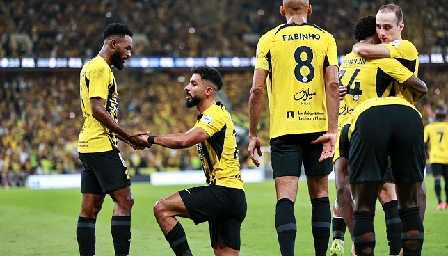 كيف يعتزم جيورجيوس دونيس وقف موجة الاتحاد وتحقيق الفوز لنادي الخليج جيورجيوس