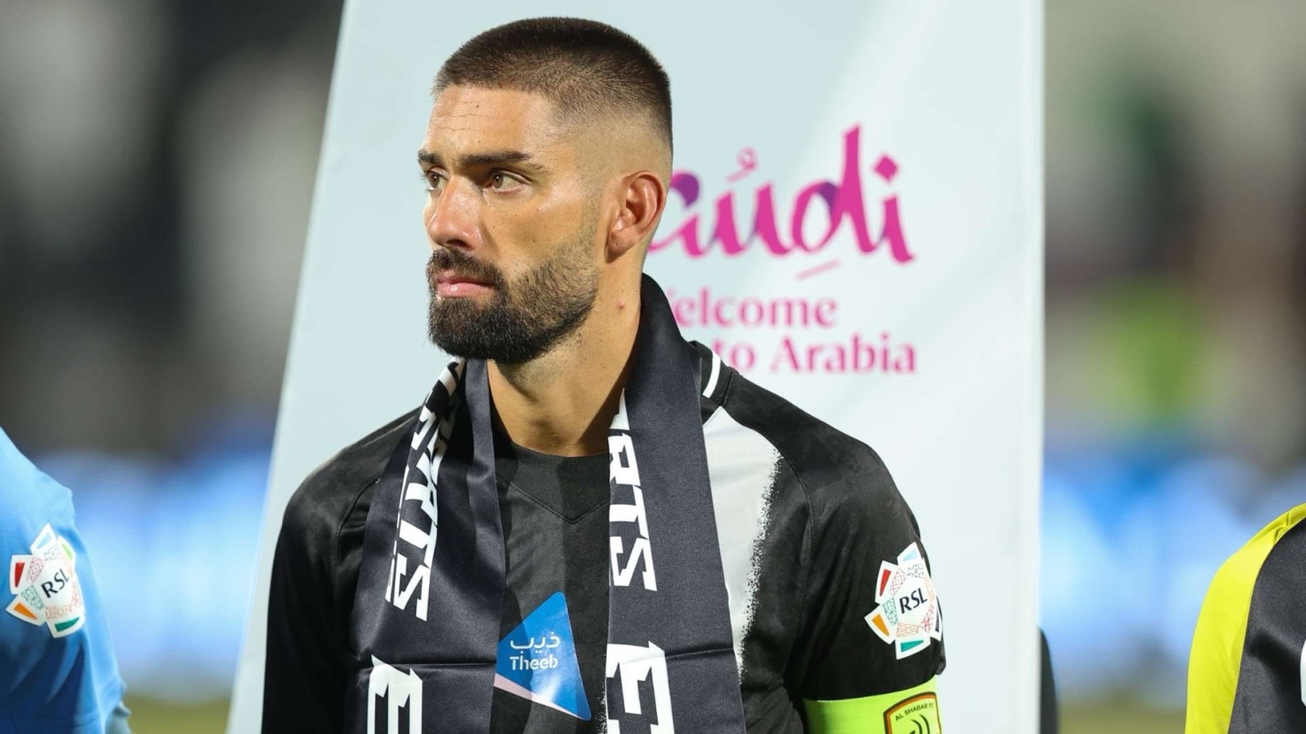 الهلال السعودي وبرنامج الانتقالات الشتوية تقلبات عالم كرة القدم يُعيد رسم معالم المنافسة الدولية الهلال