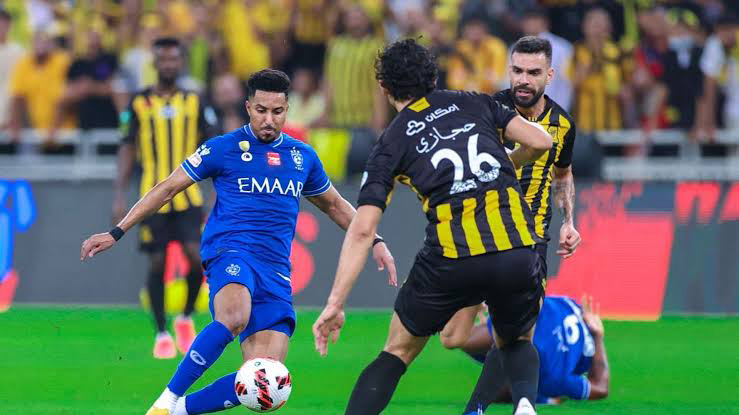 الدوري السعودي صعود المنافسة وتحوّل التحديات إلى فرص متميزة بتقييم 25/20 الدوري السعودي