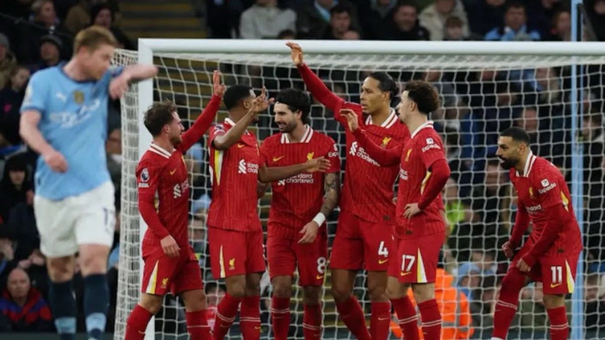 ليفربول يتطلع لتجديد خط دفاعه استهداف النجم الإيطالي أليساندرو باستوني لتعزيز الحصانة الدفاعية ليفربول