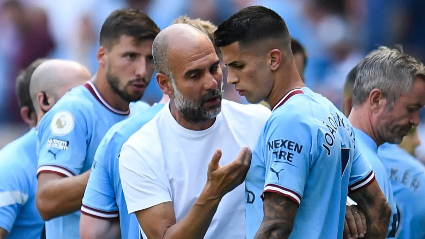 تجربة التغيير كيف قاد اختلاف الرؤى جواو كانسيلو إلى الهلال وتحول مسيرته الكروية جواو كانسيلو و بيب جوارديولا
